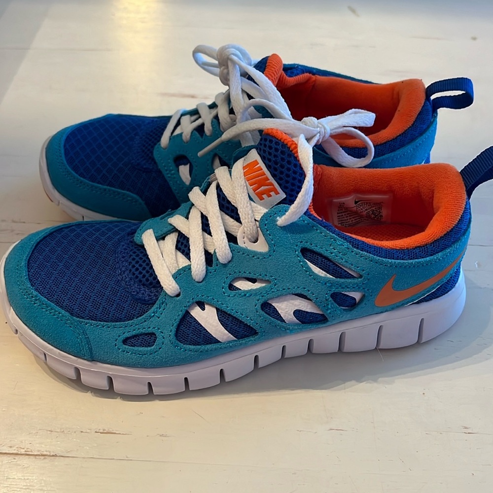 Nike youth size 4  free run sneaker